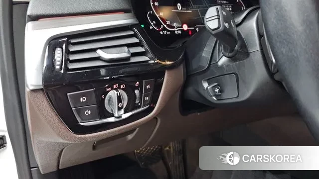 BMW 5 Series (G30) id 3717997 из Кореи 9