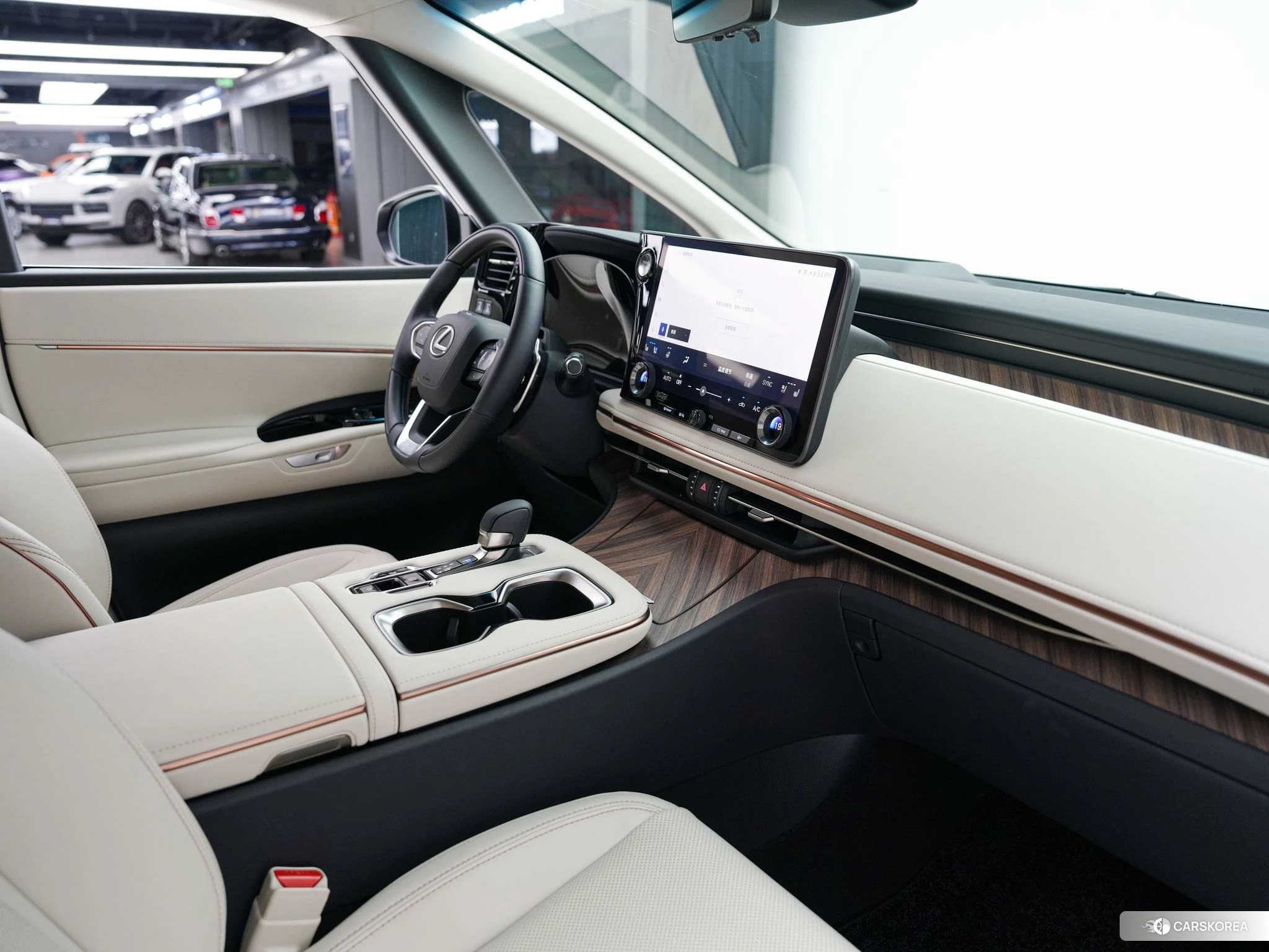 Lexus LM id 4454396 из Китая 9