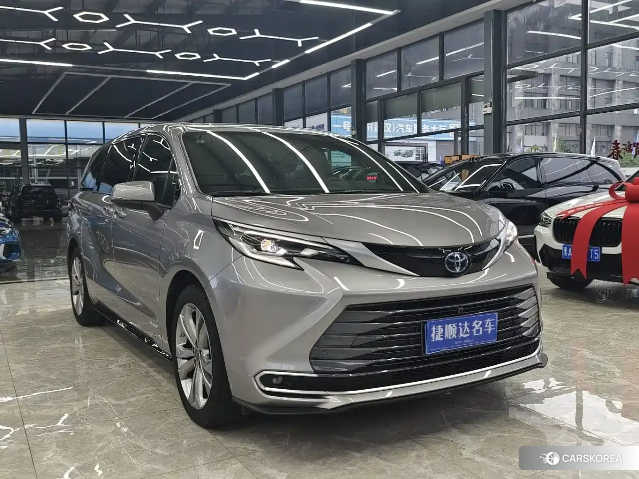 Toyota Sienna id 4601842 из Китая 9