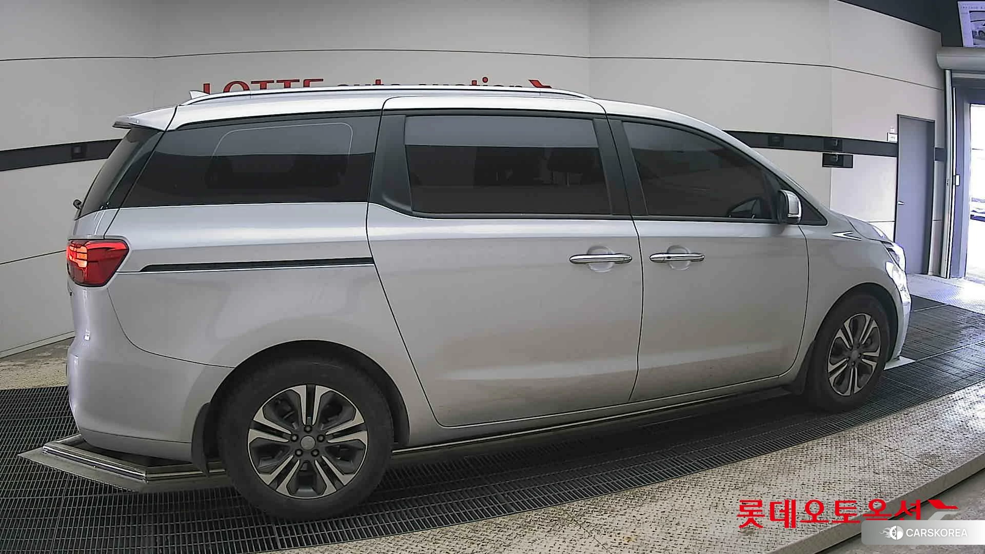 Kia Carnival id 4289610 из Кореи 9