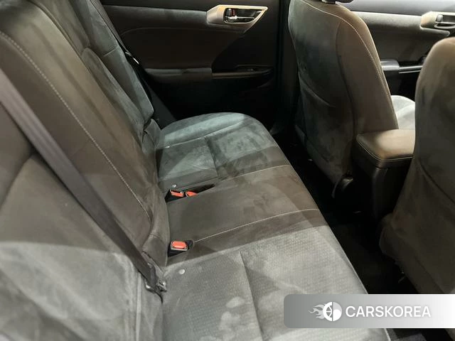 Lexus CT id 4236590 из Китая 9