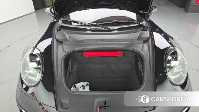Porsche 911(992) id 4586431 из Кореи 9