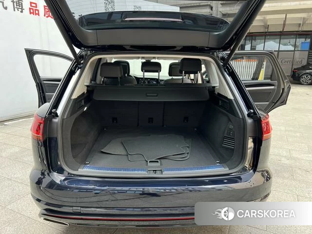 Volkswagen Touareg id 4272761 из Китая 9