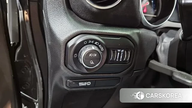 Jeep Gladiator (JT) id 3100632 из Кореи 9