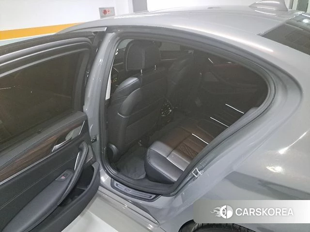 BMW 5 Series (G30) id 3919764 из Кореи 9