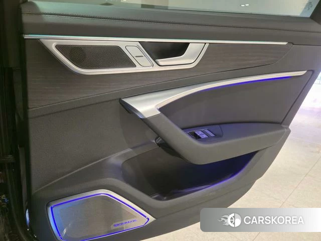 Audi A6L id 4278977 из Китая 9