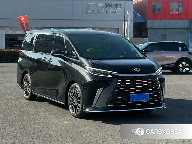 Lexus LM id 4301417 из Китая 9