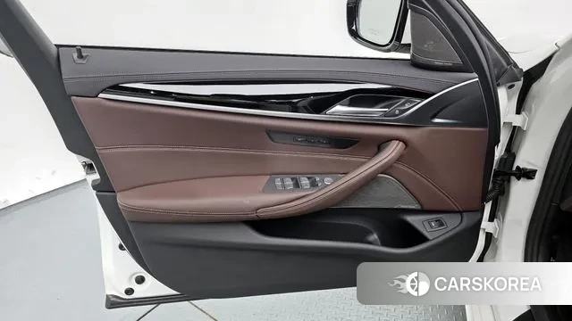 BMW 5 Series (G30) id 3058476 из Кореи 9