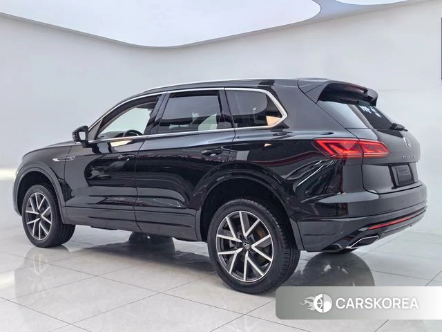 Volkswagen Touareg id 4274325 из Китая 9
