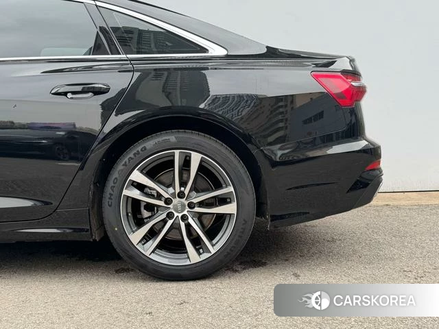 Audi A6L id 4300419 из Китая 9
