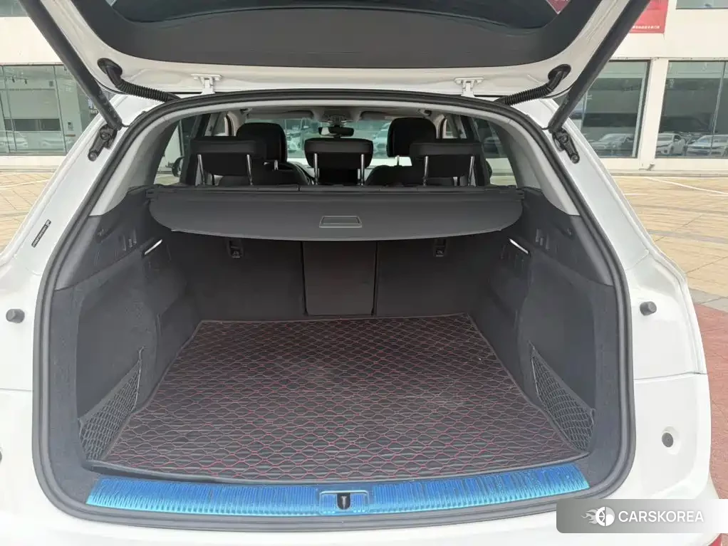 Audi Q5L id 4655134 из Китая 9