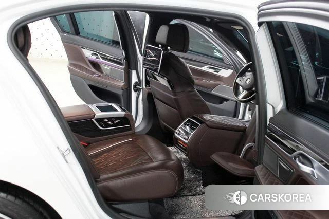 BMW 7 Series (G11) id 3844216 из Кореи 9