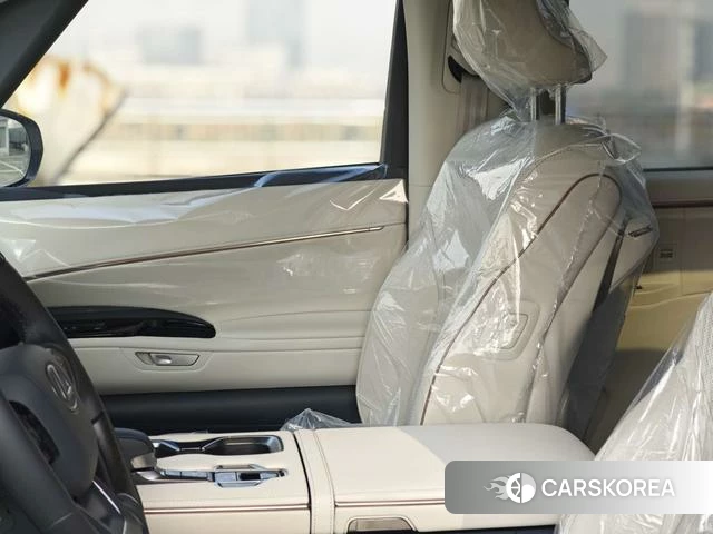 Lexus LM id 4300047 из Китая 9