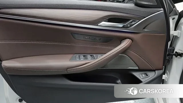 BMW 5 Series (G30) id 3640579 из Кореи 9