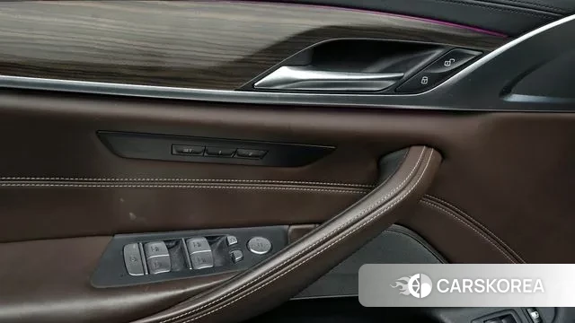 BMW 5 Series (G30) id 3004213 из Кореи 9