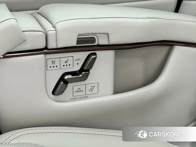 Lexus LM id 4278813 из Китая 9