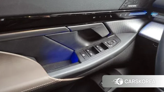 BMW 5 Series (G60) id 3359590 из Кореи 9