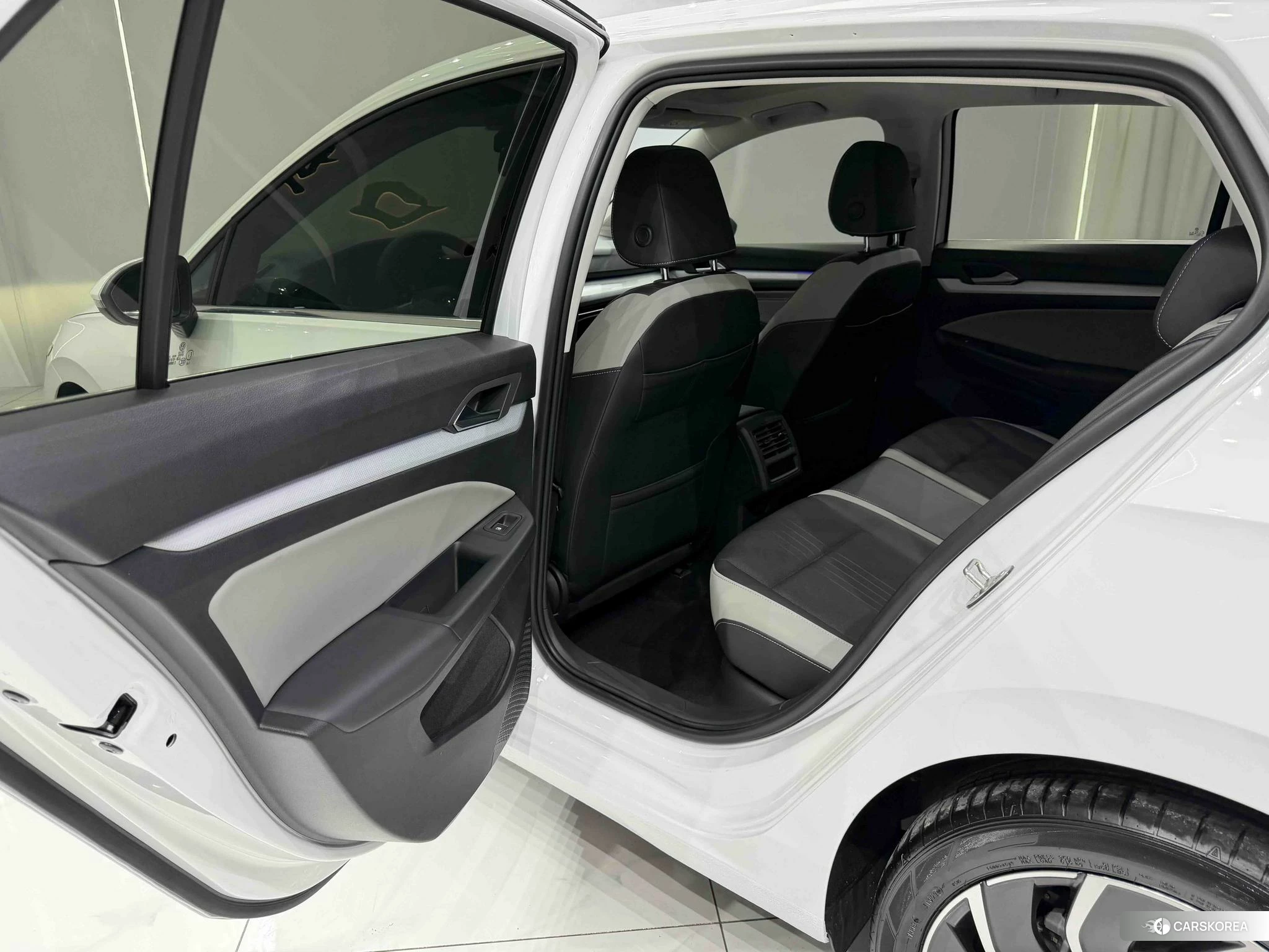 Volkswagen Golf id 4486269 из Китая 9