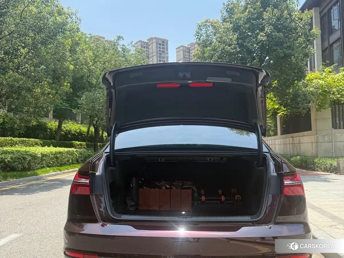Audi A6L id 4546666 из Китая 9