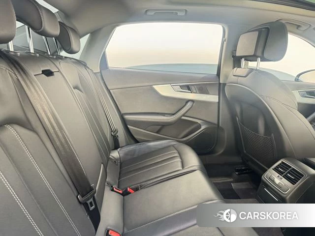Audi A4L id 4298276 из Китая 9