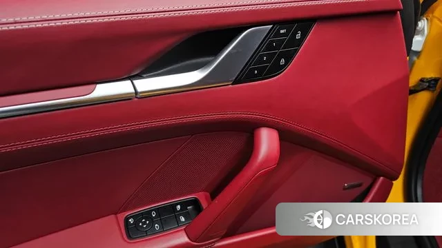 Porsche 911(992) id 3680096 из Кореи 9