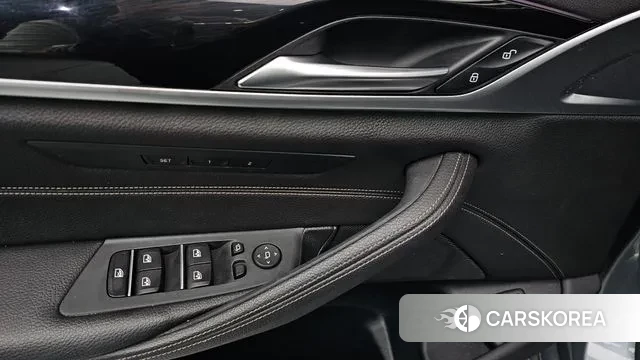 BMW 5 Series (G30) id 3368698 из Кореи 9