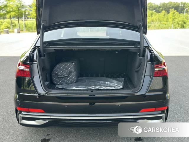 Audi A6L id 4307472 из Китая 9