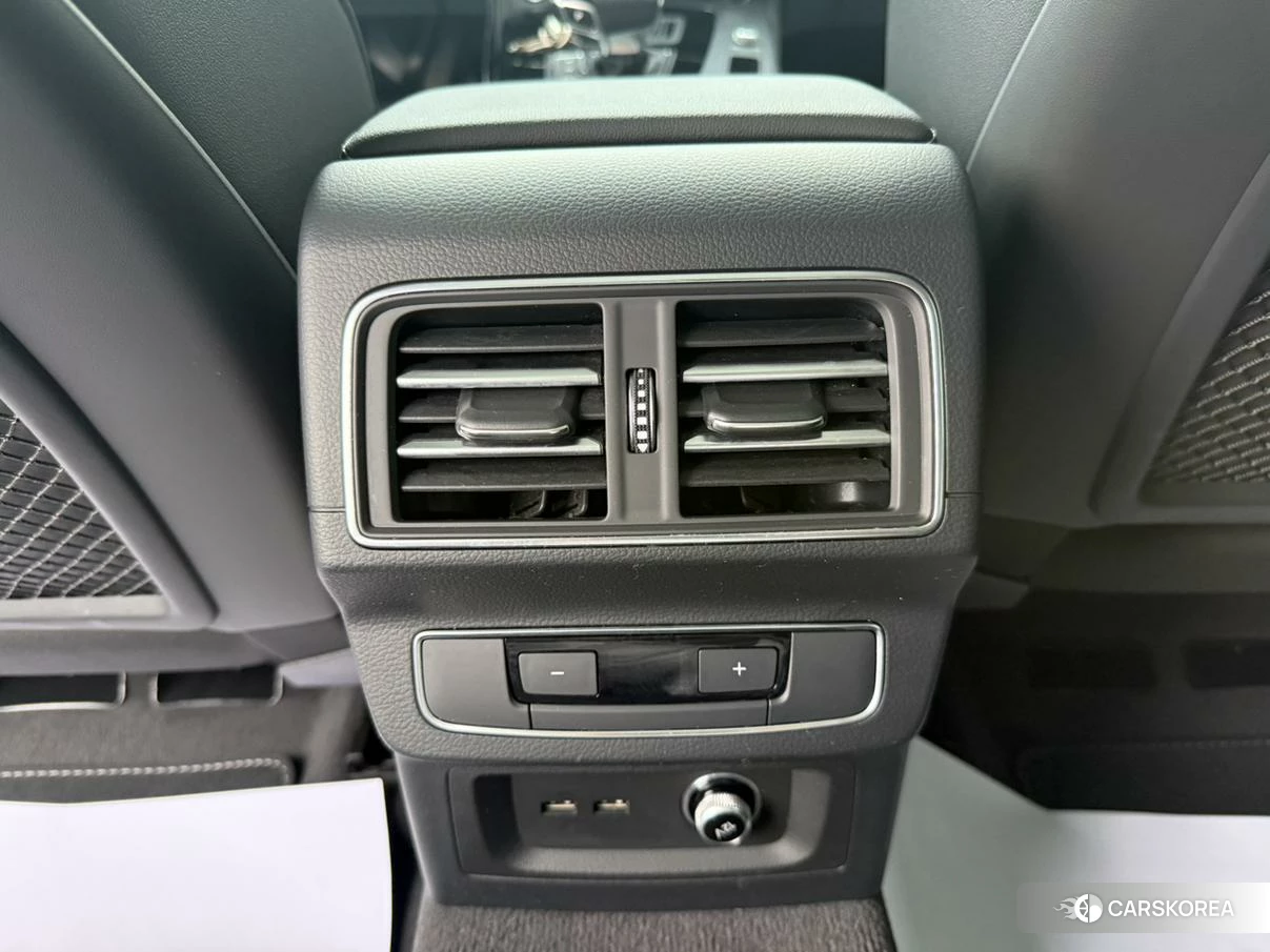 Audi Q5L id 4441378 из Китая 9