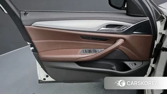 BMW 5 Series (G30) id 3024244 из Кореи 9