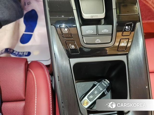Porsche 911(992) id 4427768 из Кореи 9