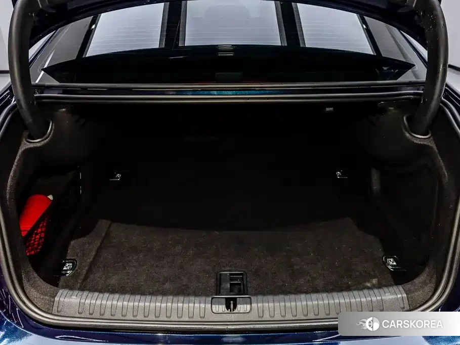 Audi A7L id 4649382 из Китая 9
