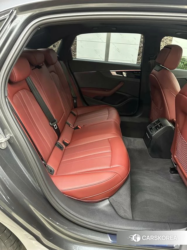 Audi A4L id 4313398 из Китая 9
