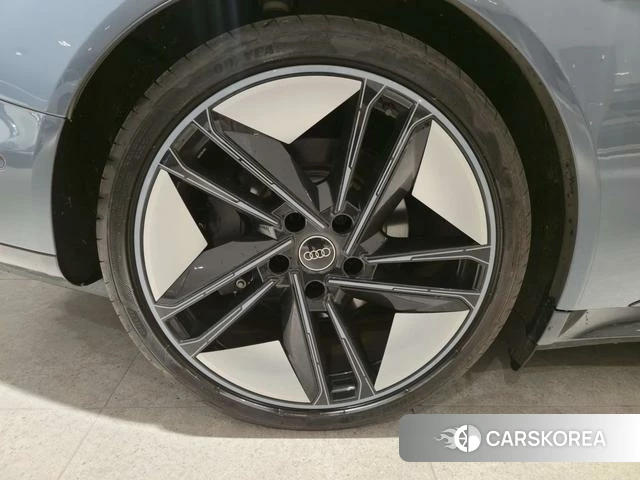 Audi e-tron GT id 4259272 из Китая 9