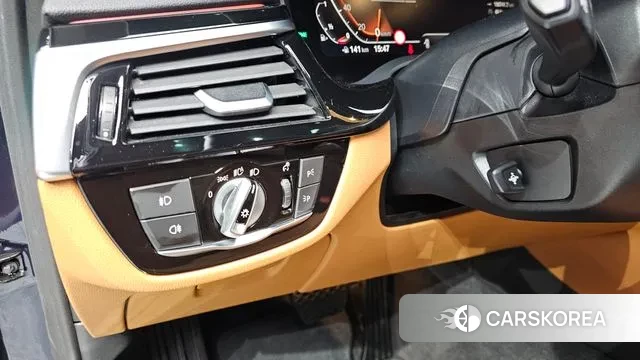 BMW 5 Series (G30) id 3514698 из Кореи 9