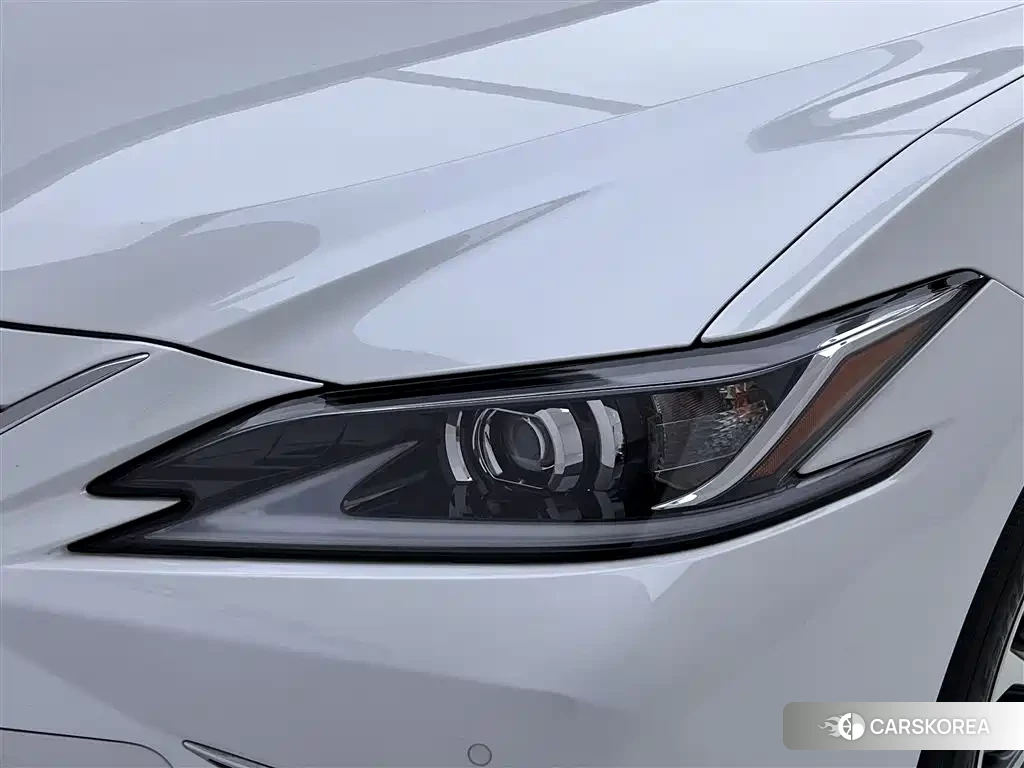 Lexus ES id 4576385 из Китая 9