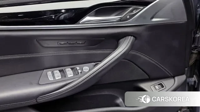 BMW 5 Series (G30) id 3636303 из Кореи 9