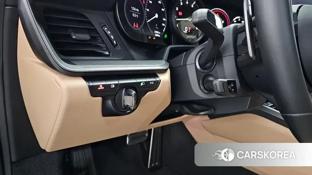 Porsche 911(992) id 3596335 из Кореи 9