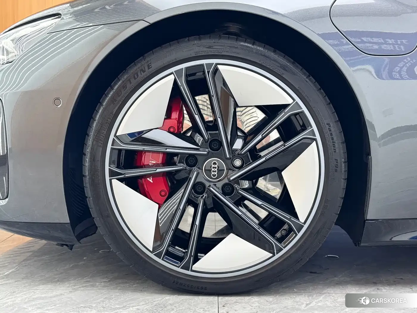 Audi RS e-tron GT id 4599759 из Китая 9