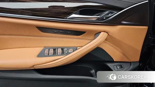 BMW 5 Series (G30) id 3389588 из Кореи 9