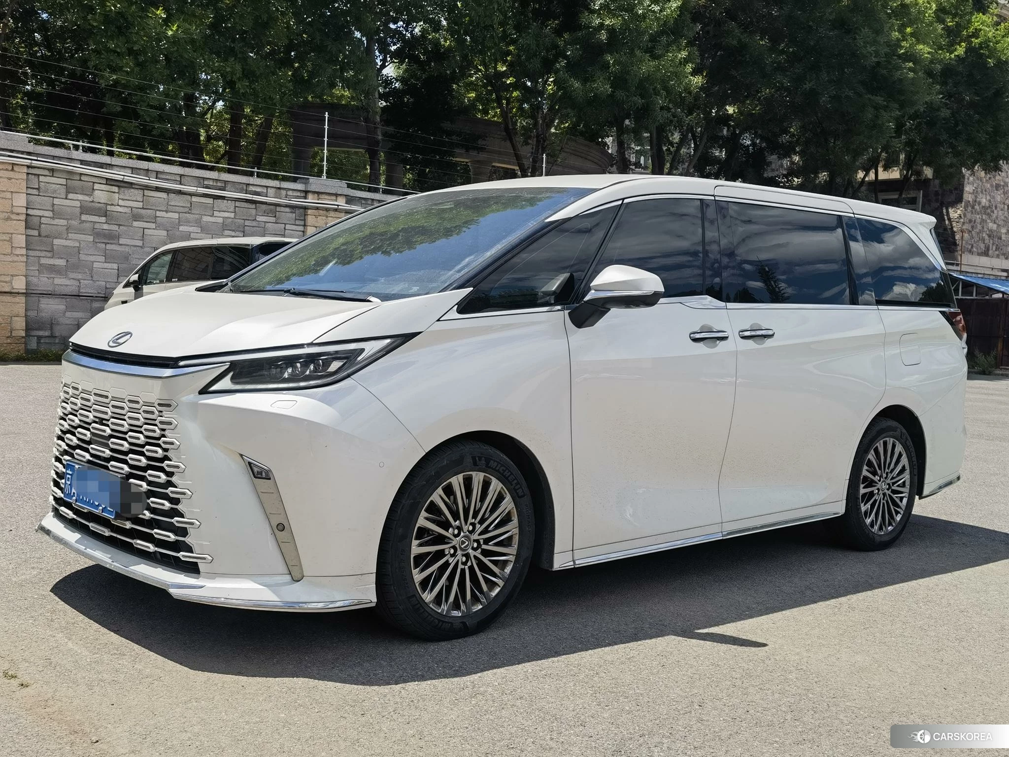 Lexus LM id 4452586 из Китая 9