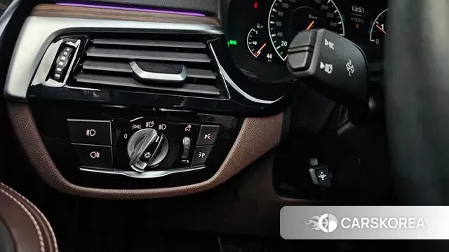 BMW 5 Series (G30) id 3412967 из Кореи 9