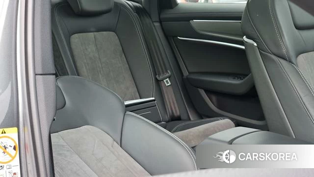 Audi A6L id 4217403 из Китая 9