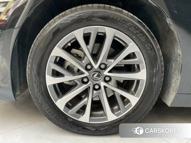 Lexus ES id 4276333 из Китая 9