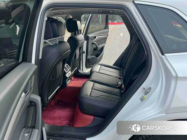 Audi Q5L id 4298021 из Китая 9