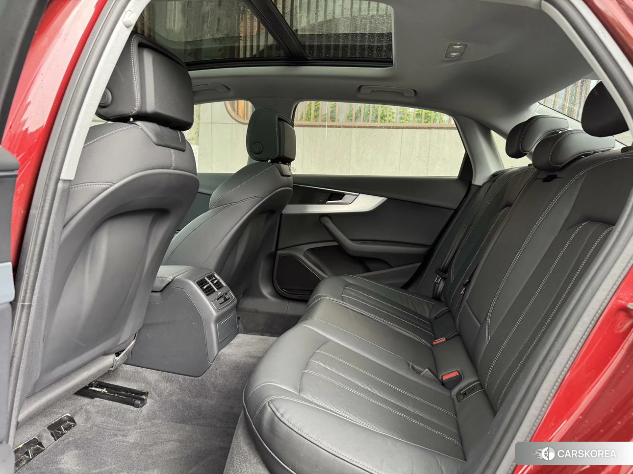 Audi A4L id 4467617 из Китая 9