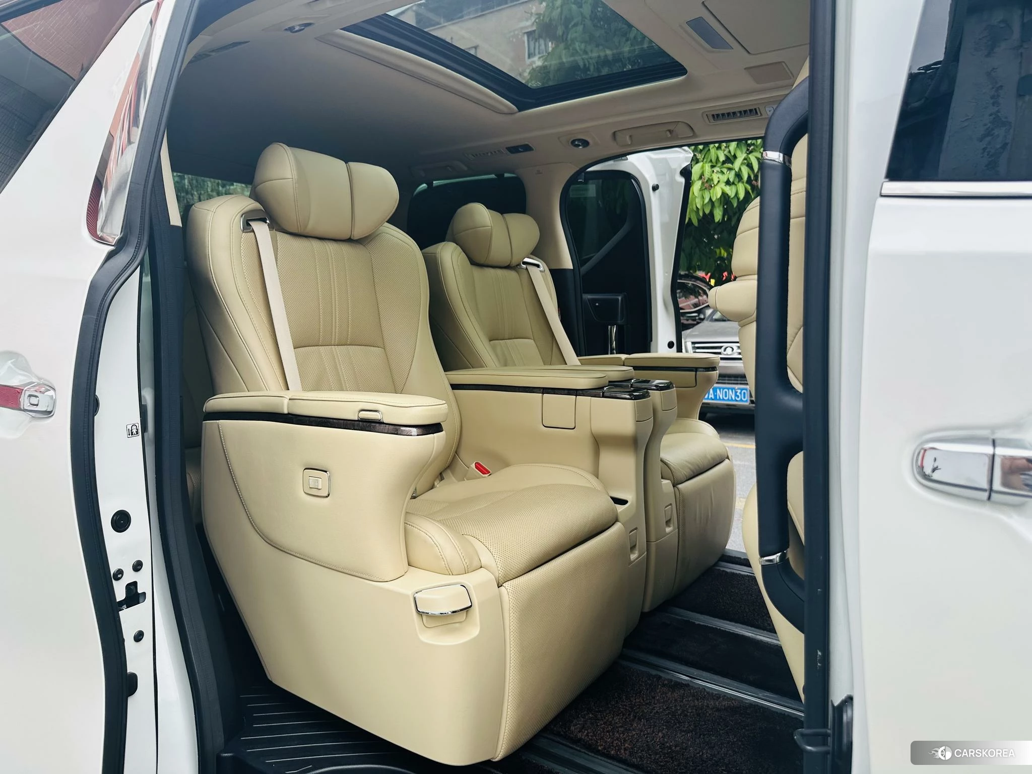 Toyota Elfa id 4468159 из Китая 9