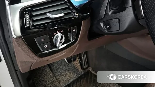 BMW 5 Series (G30) id 3336361 из Кореи 9