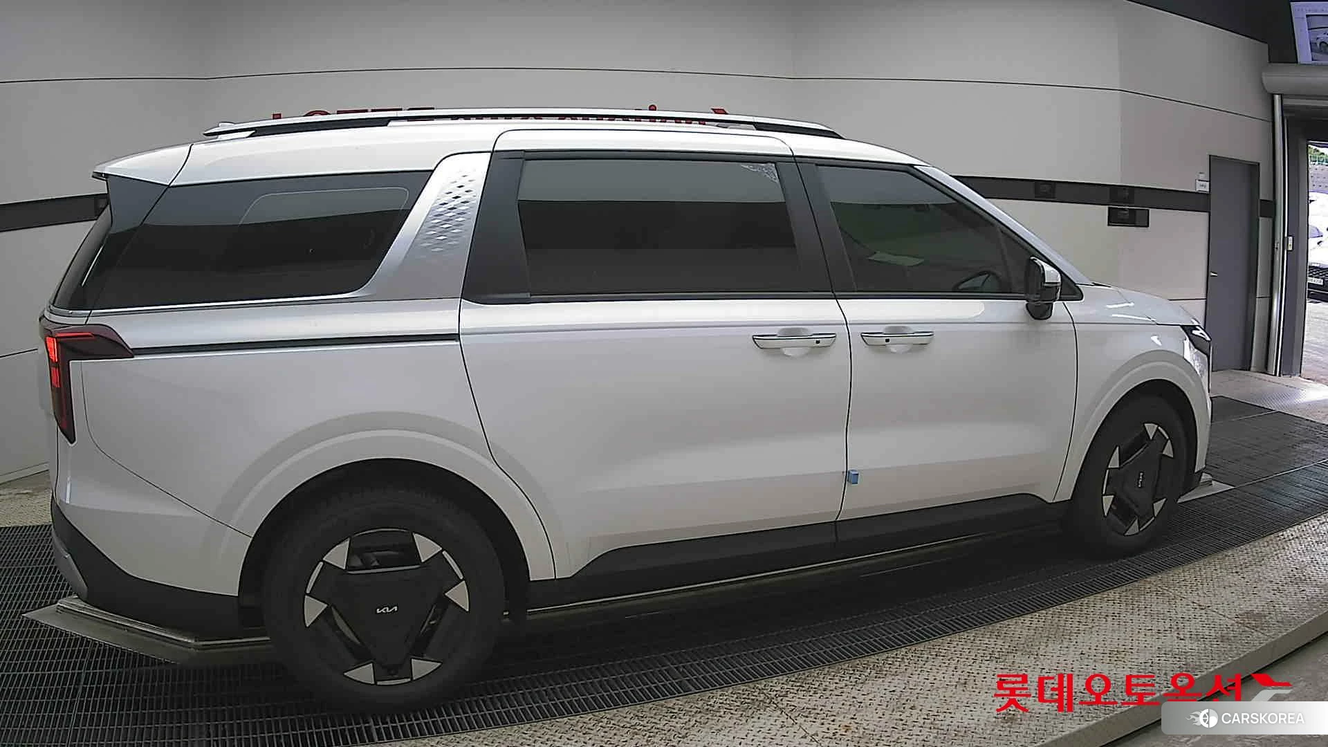 Kia Carnival Hybrid id 4347330 из Кореи 9