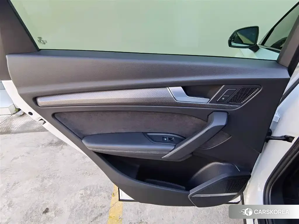 Audi Q5L id 4629461 из Китая 9