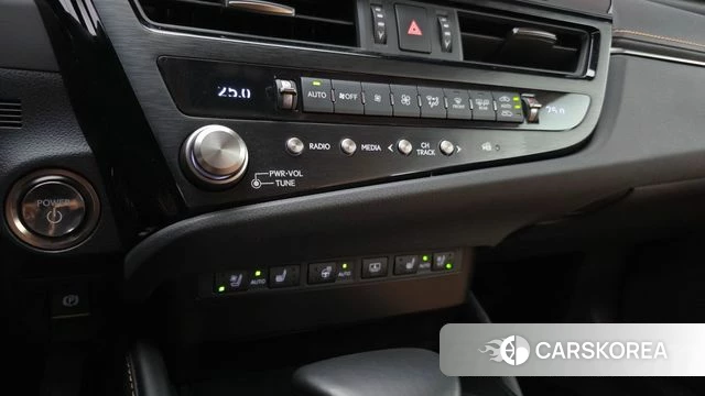 Lexus ES300h 7th generation id 4904503 из Кореи 9